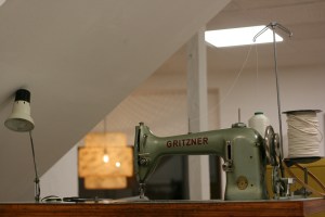 atelier-sandrine-guyon-tapissier-machine-a-coudre